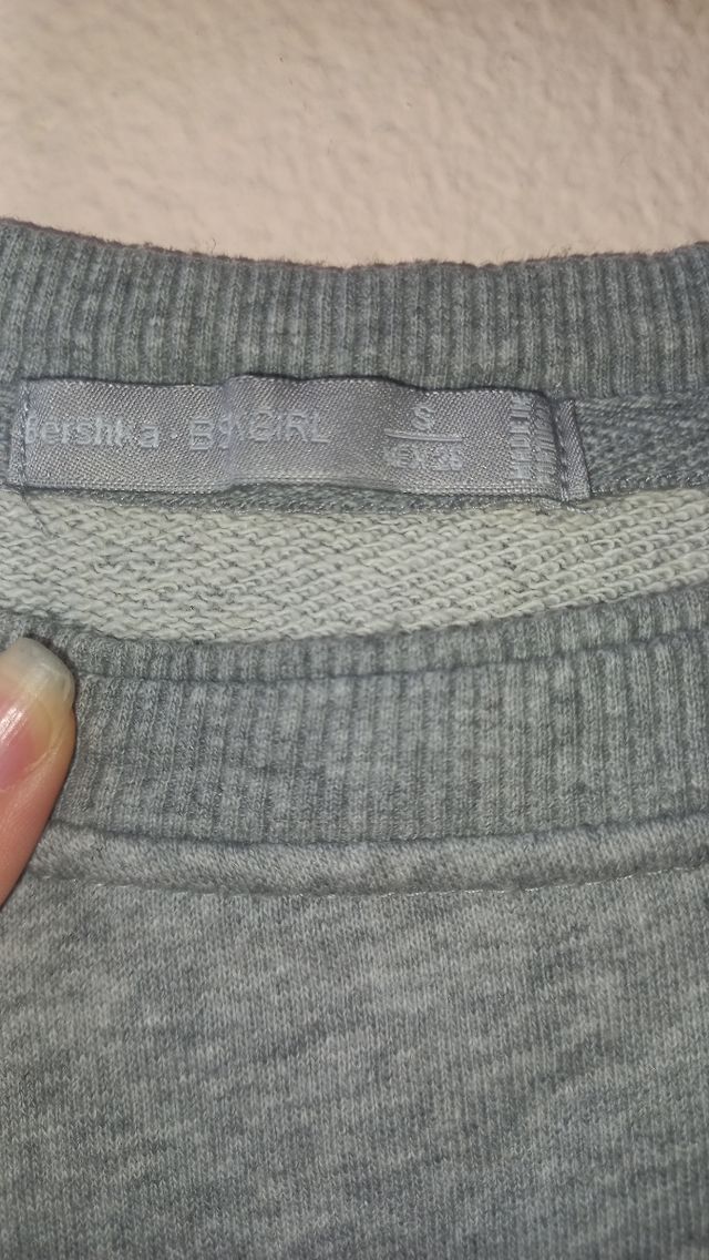 Sudadera gris con estampado