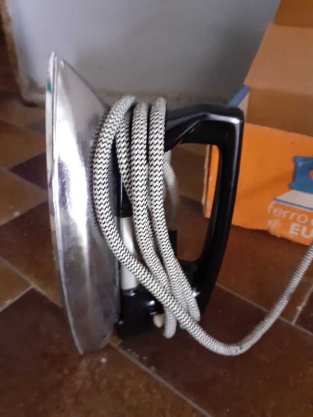 2 ferri da stiro vintage 1 piccolo 