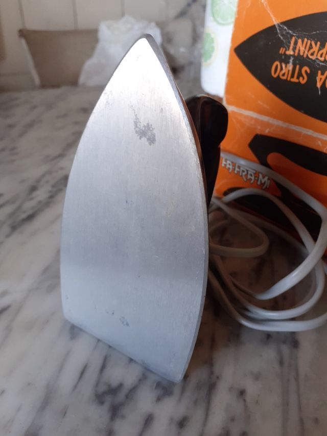 2 ferri da stiro vintage 1 piccolo 