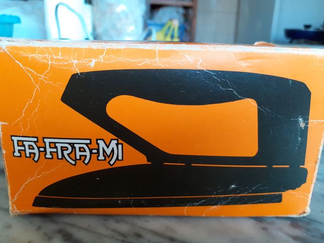 2 ferri da stiro vintage 1 piccolo 