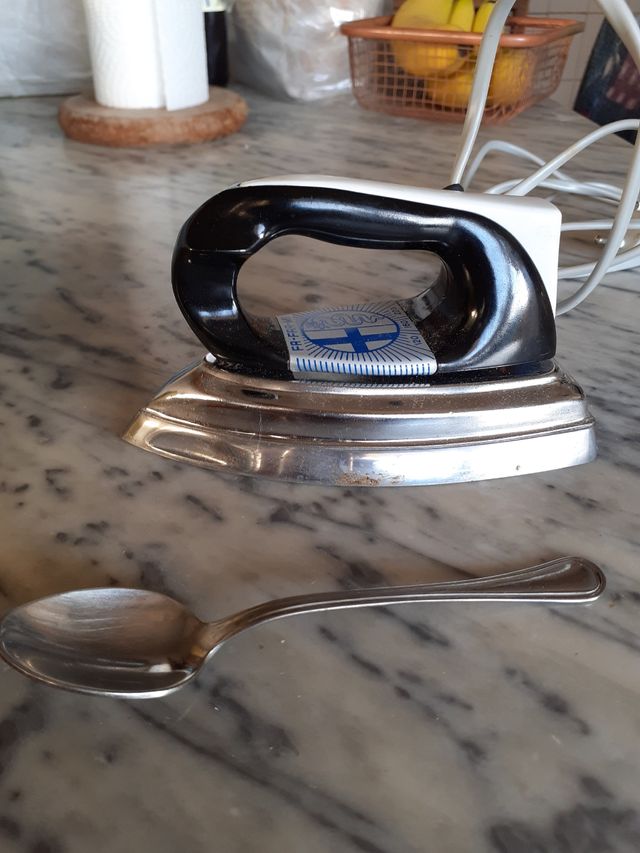 2 ferri da stiro vintage 1 piccolo 