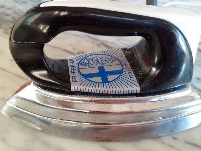 2 ferri da stiro vintage 1 piccolo 