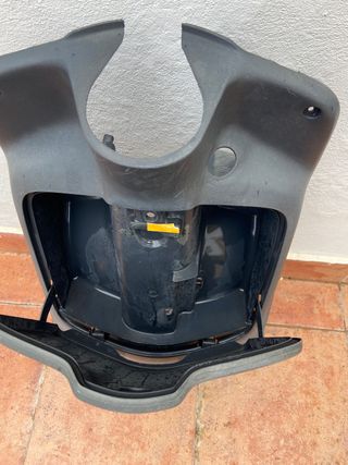 Scoopy 50 100 Carenado contra escudo y guantera 