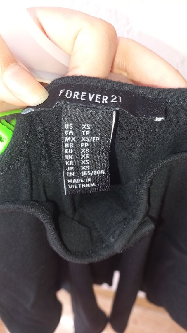 Top negro con botones