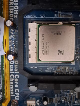 placa Asrock  AM2NF6G-VSTA con procesador y ram