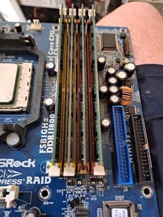 placa Asrock  AM2NF6G-VSTA con procesador y ram