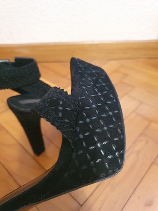 Tacones negros de Zara