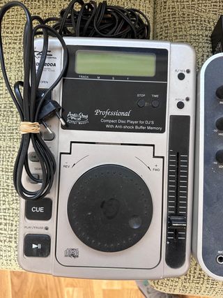 Mesa de mezclas + 2 CDJ