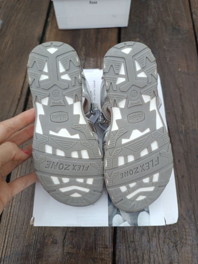 Sandalias 29 chicco sin estrenar