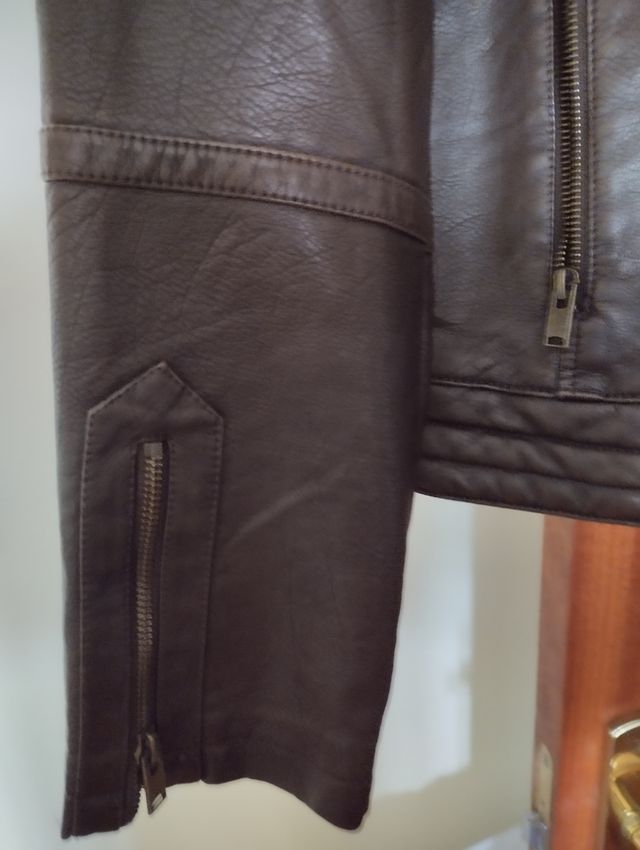 Cazadora polipiel de Mango