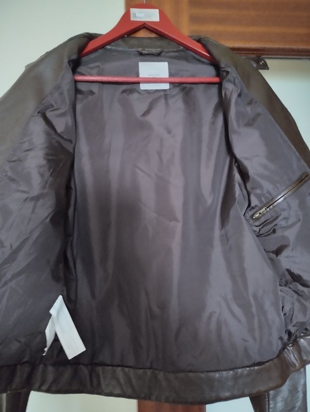 Cazadora polipiel de Mango