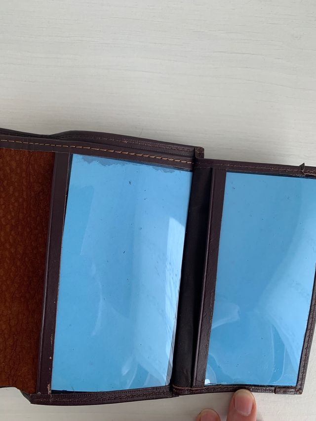 BILLETERA marrón, sin estrenar.