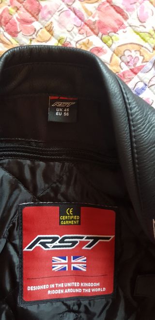 Chaqueta de piel motera