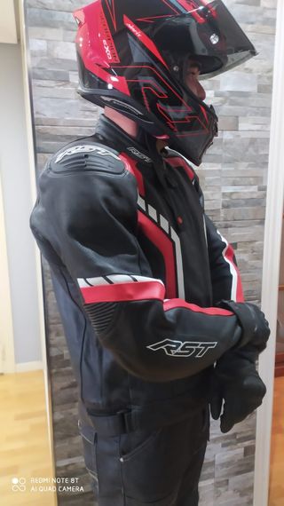 Chaqueta de piel motera