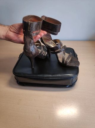 SANDALIAS TACÓN ALTO PIEL SERPIENTE AJUSTE TOBILLO