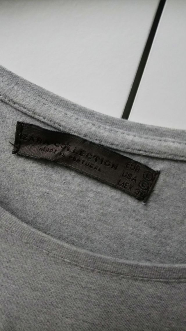 camiseta gris zara