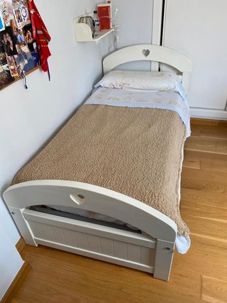 Dormitorio de niña precioso.