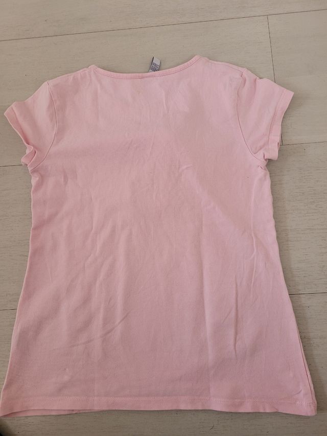 Camiseta rosa con C y osito