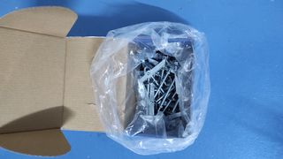 30 Basculantes por gravedad. Ganchos para colgar