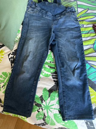 Peto vaquero premamá y camiseta