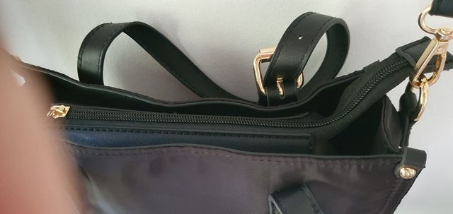 Bolso de mano y de hombro.