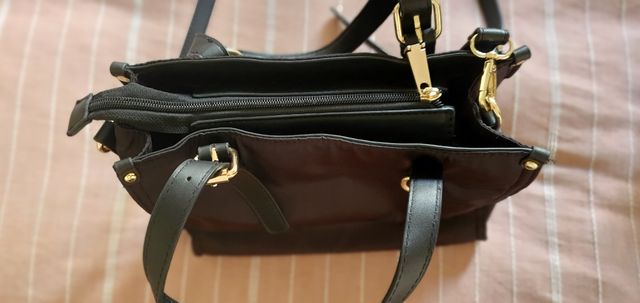 Bolso de mano y de hombro.