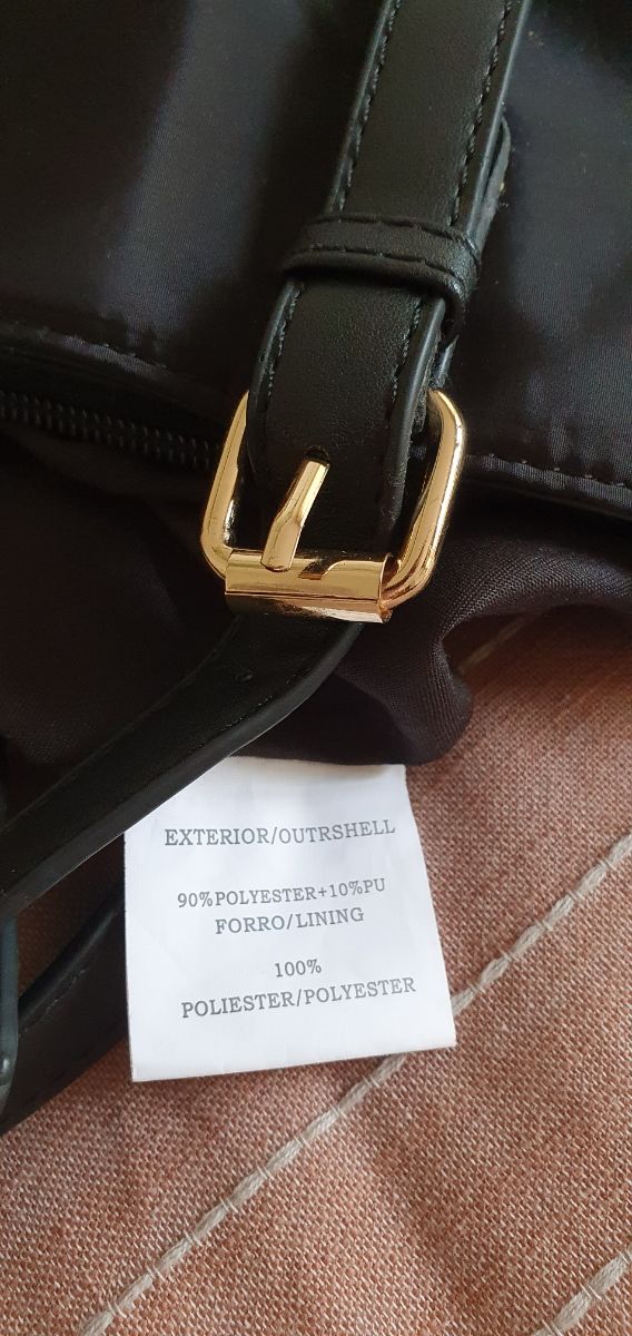 Bolso de mano y de hombro.