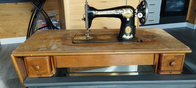 Maquina de coser singer
