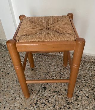 Banco de madera y enea