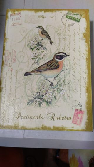 caja en forma de libro