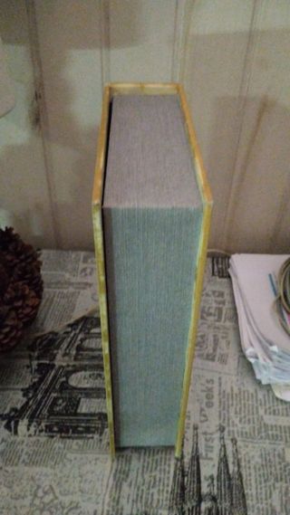 caja en forma de libro