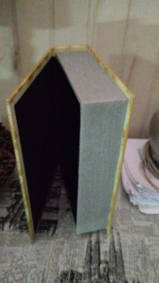 caja en forma de libro