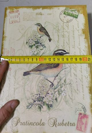 caja en forma de libro