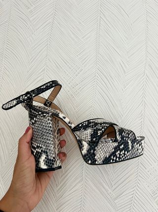 Sandalias de plataforma estampado serpiente Nuevas