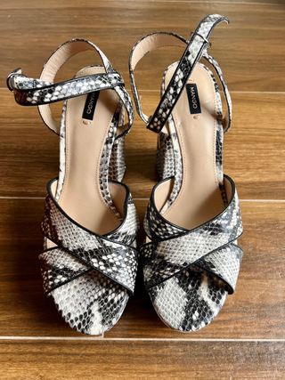 Sandalias de plataforma estampado serpiente Nuevas
