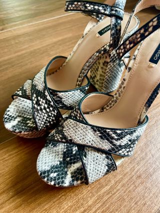 Sandalias de plataforma estampado serpiente Nuevas