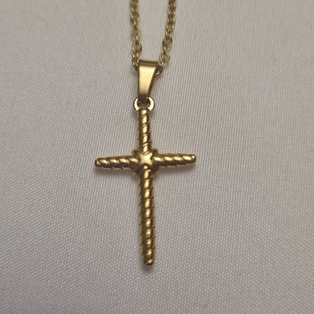cadena con colgante Cruz en color oro Nuevo