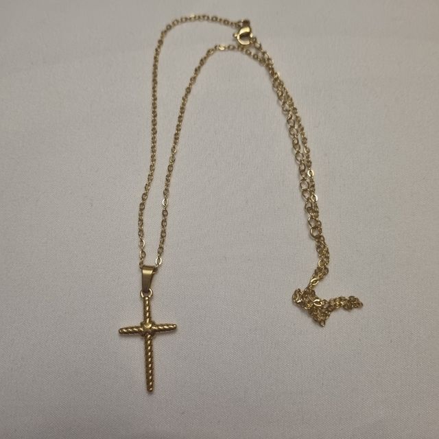 cadena con colgante Cruz en color oro Nuevo