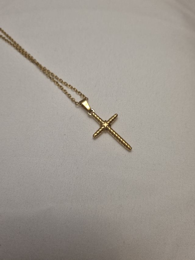cadena con colgante Cruz en color oro Nuevo