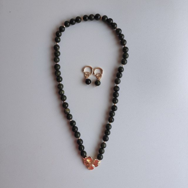 Nuevo conjunto collar y pendientes Piedra natural