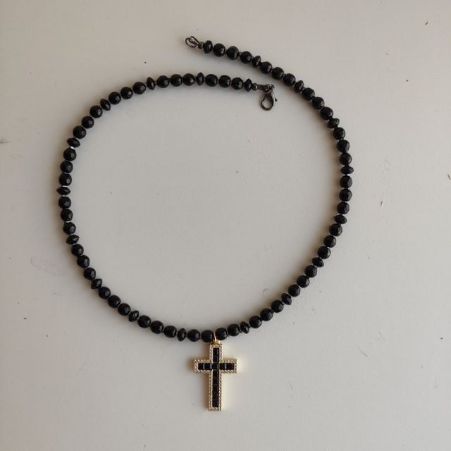 Nuevo collar único Piedras naturales Colgante cruz