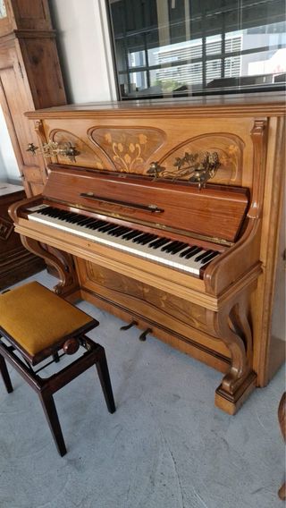 Piano Chassagne Freres modernista 