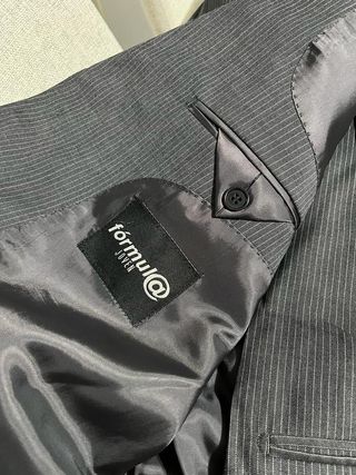 Traje caballero gris raya blanca