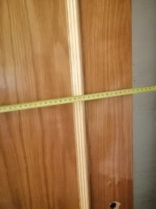 puertas de madera de roble con marcos y manillas 