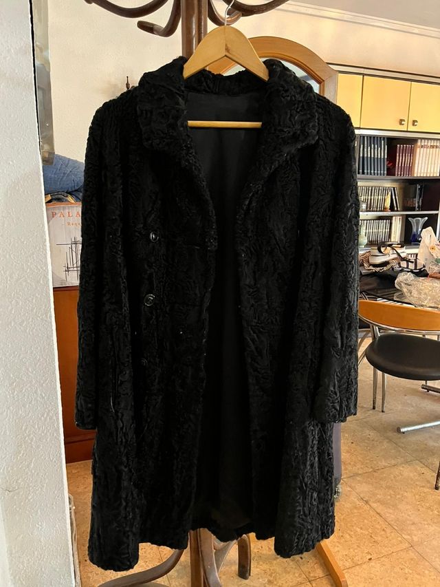 abrigo de garras de astracan auténtico negro. M/L