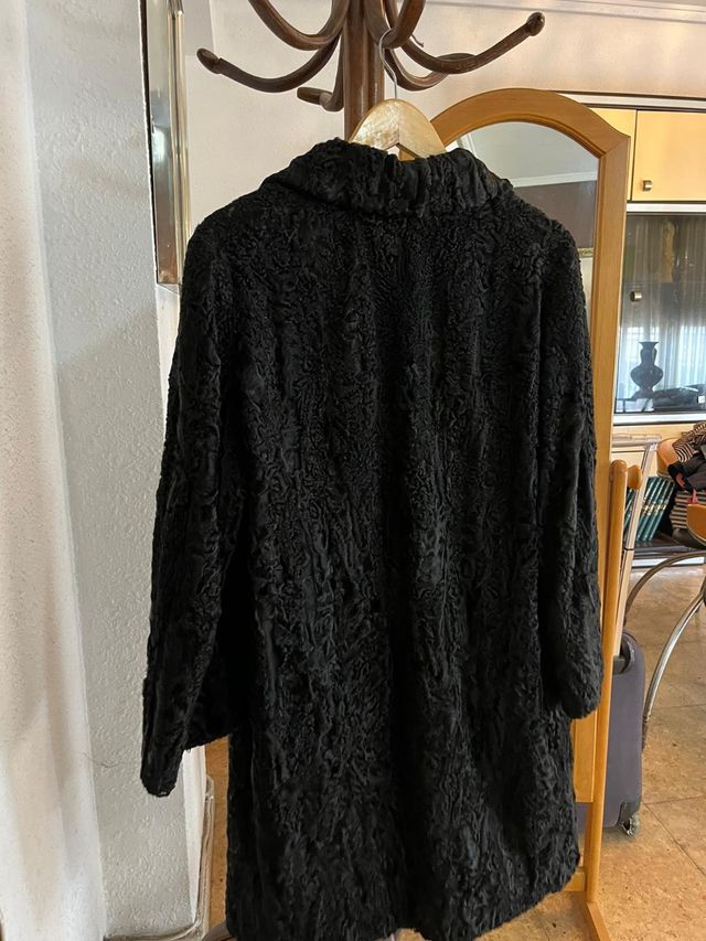 abrigo de garras de astracan auténtico negro. M/L