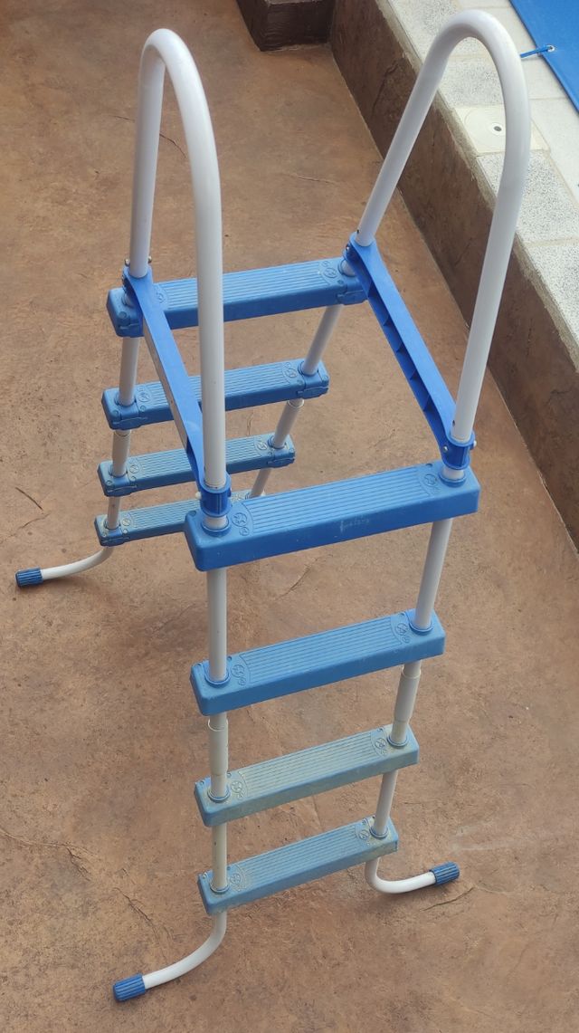 ESCALERA PARA PISCINA