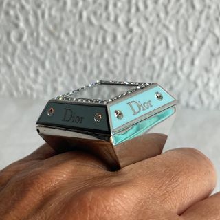 Dior / anillo con sombra de ojos