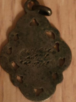 Medalla muy antigua de la Virgen