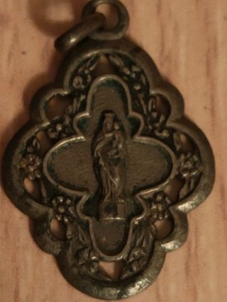 Medalla muy antigua de la Virgen